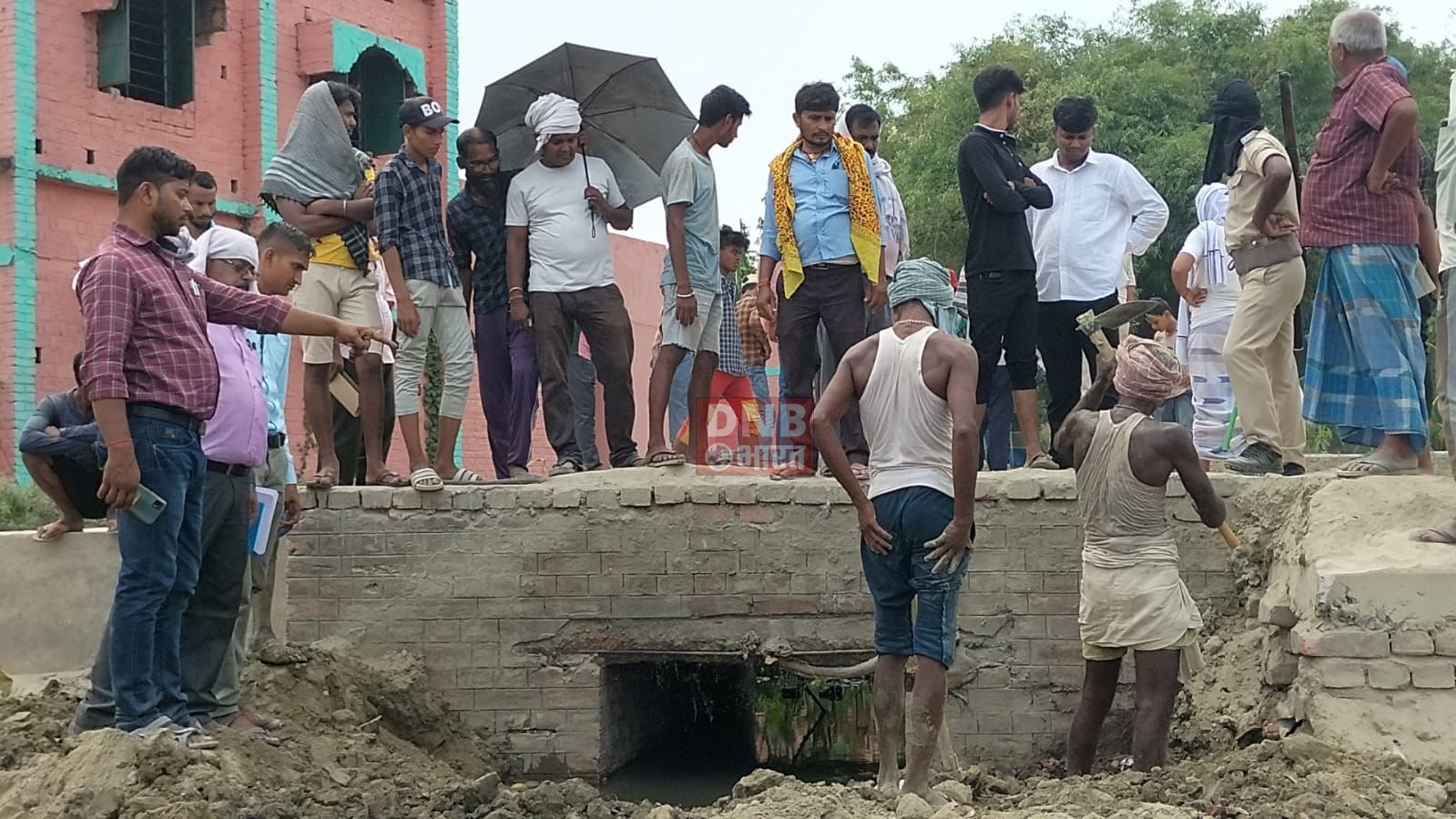 अतिक्रमित पुलिया को प्रशासन ने खुलवाया 2