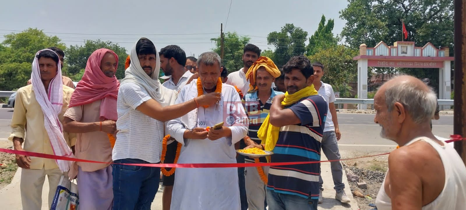 तेघड़ा विधायक रामरतन सिंह ने नप बीहट क्षेत्र में तीन महत्वपूर्ण योजनाओं का फीता काटकर उद्घाटन किया 2