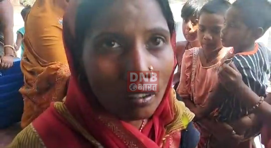 मंसूरचक बैंक परिसर में महिला को उच्चकों ने रुमाल में कागज का बंडल थमाकर महिला से 20 हजार लेकर हुआ फरार 2