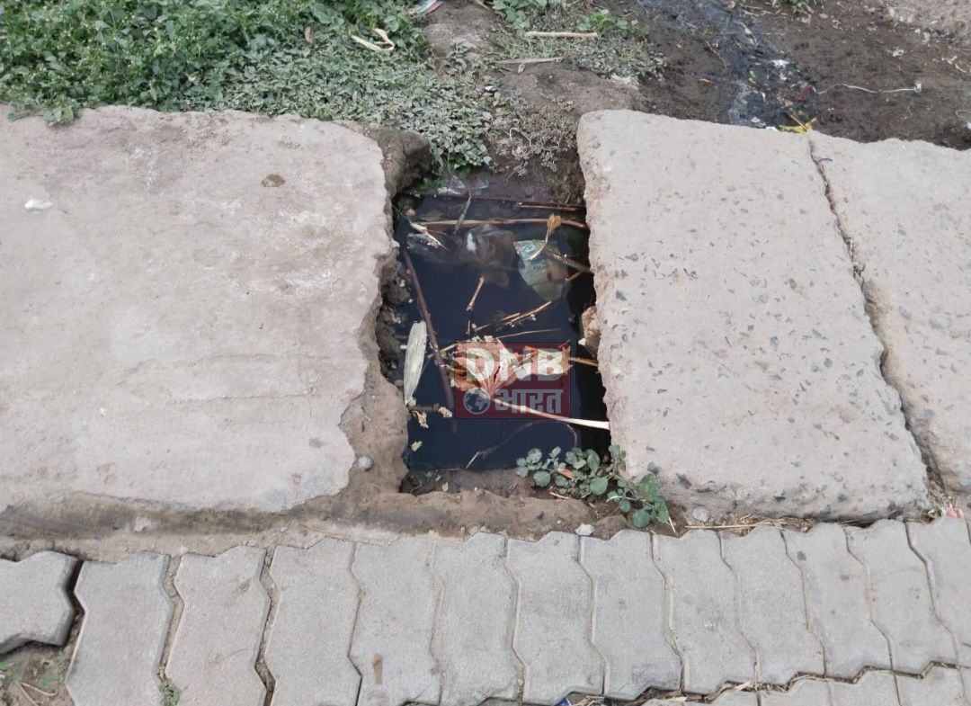 नप बीहट वार्ड 18 में बड़े हादसे को दावत दे रही मुख्यमंत्री गली नली योजना से बनी सड़क नाला व सड़क 2
