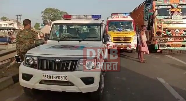 बेगूसराय सड़क दुर्घटना में स्थानीय लोगों की तत्परता से चालक की बची जान 2
