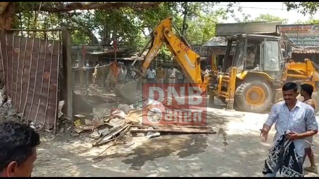 बछवाड़ा में बजार समिति की अतिक्रमित भूमि पर चला प्रशासन का बुलडोजर 3