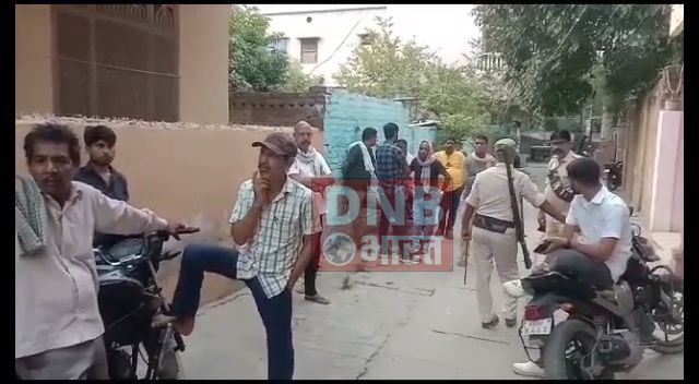 बेगूसराय में पारिवारिक कलह से परेशान बीमा कर्मी युवक ने कर ली आत्महत्या, पत्नी बच्चे का रो रोकर बुरा हाल 3