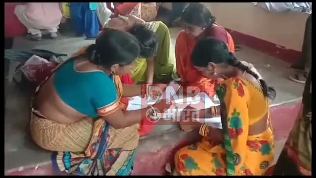 नीजी फाइनेंस कंपनी के द्वारा साइबर ठगी की शिकायत लेकर सैकड़ों लोग पहुंचे डीएम कार्यालय बेगूसराय 3