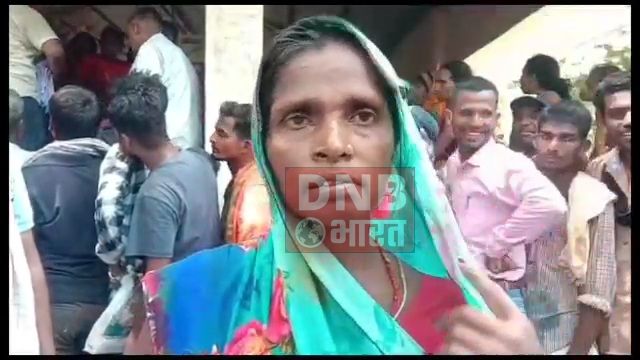 नीजी फाइनेंस कंपनी के द्वारा साइबर ठगी की शिकायत लेकर सैकड़ों लोग पहुंचे डीएम कार्यालय बेगूसराय 2