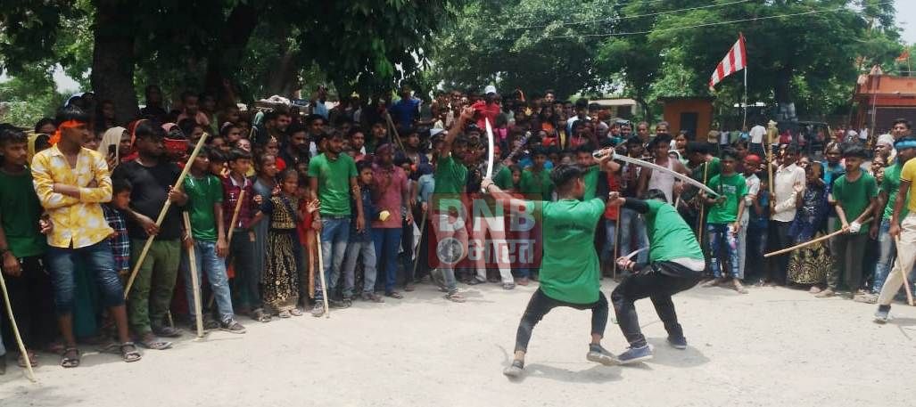बछवाड़ा में मुहर्रम पर्व को लेकर मुस्लिम समुदाय के लोगों ने निकाला ताजिया जुलूस ,अखाड़ा लगा कर दिखाया करतब 2