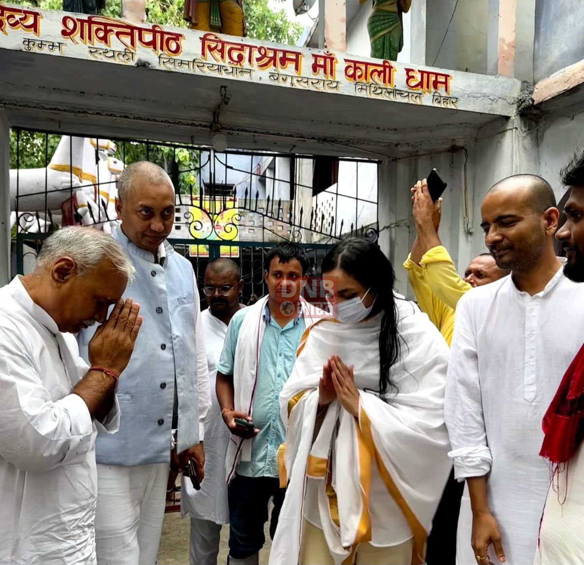 बेटी पुष्पम प्रिया चौधरी ने पवित्र सिमरिया गंगाघाट पर किया पूरे विधि-विधान से पिता पूर्व विधान पार्षद विनोद चौधरी का अस्थि विर्सजन 2