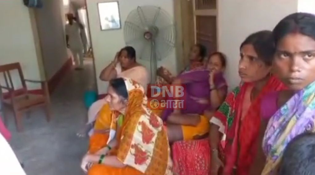 बेगूसराय पुलिस ने नाबालिग लड़की के साथ दुष्कर्म एवं हत्या मामले में 06 को किया गिरफ्तार, आक्रोशित लोगों ने आरोपी के घर की तोड़फोड़ एवं आगजनी 2