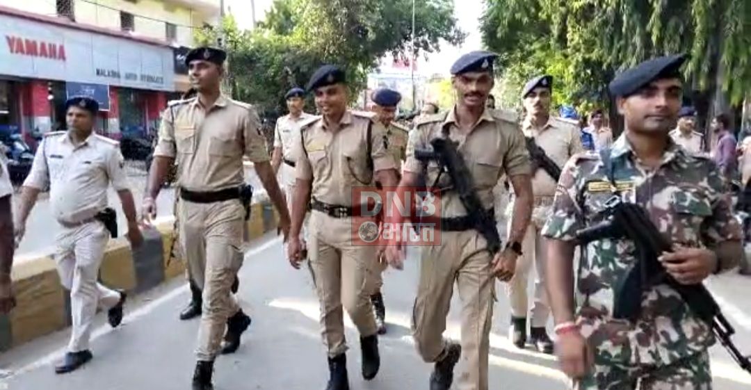 मोहर्रम को लेकर डीएम एसपी की अगुवाई में बिहारशरीफ श्रम कल्याण के मैदान से निकाला गया फ्लैग मार्च 2