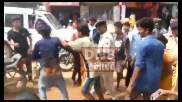 बेगूसराय में साइकिल चोरी के आरोप में भीड़ से पिटता रहा युवक, देखती रही पुलिस 2