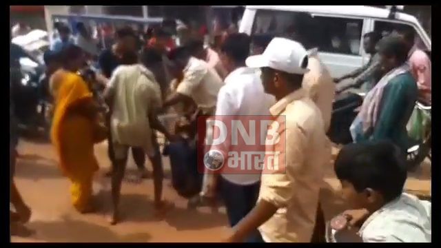 बेगूसराय में साइकिल चोरी के आरोप में भीड़ से पिटता रहा युवक, देखती रही पुलिस 3