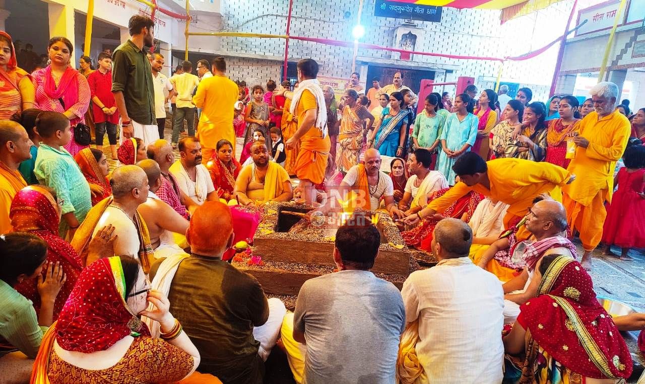 बछवाड़ा के गीताधाम ठाकुरवाड़ी में गुरु पूर्णिमा पर संतों का लिया आशीर्वाद,दिन भर मंदिरों में रही भक्तों की भीड़ 2