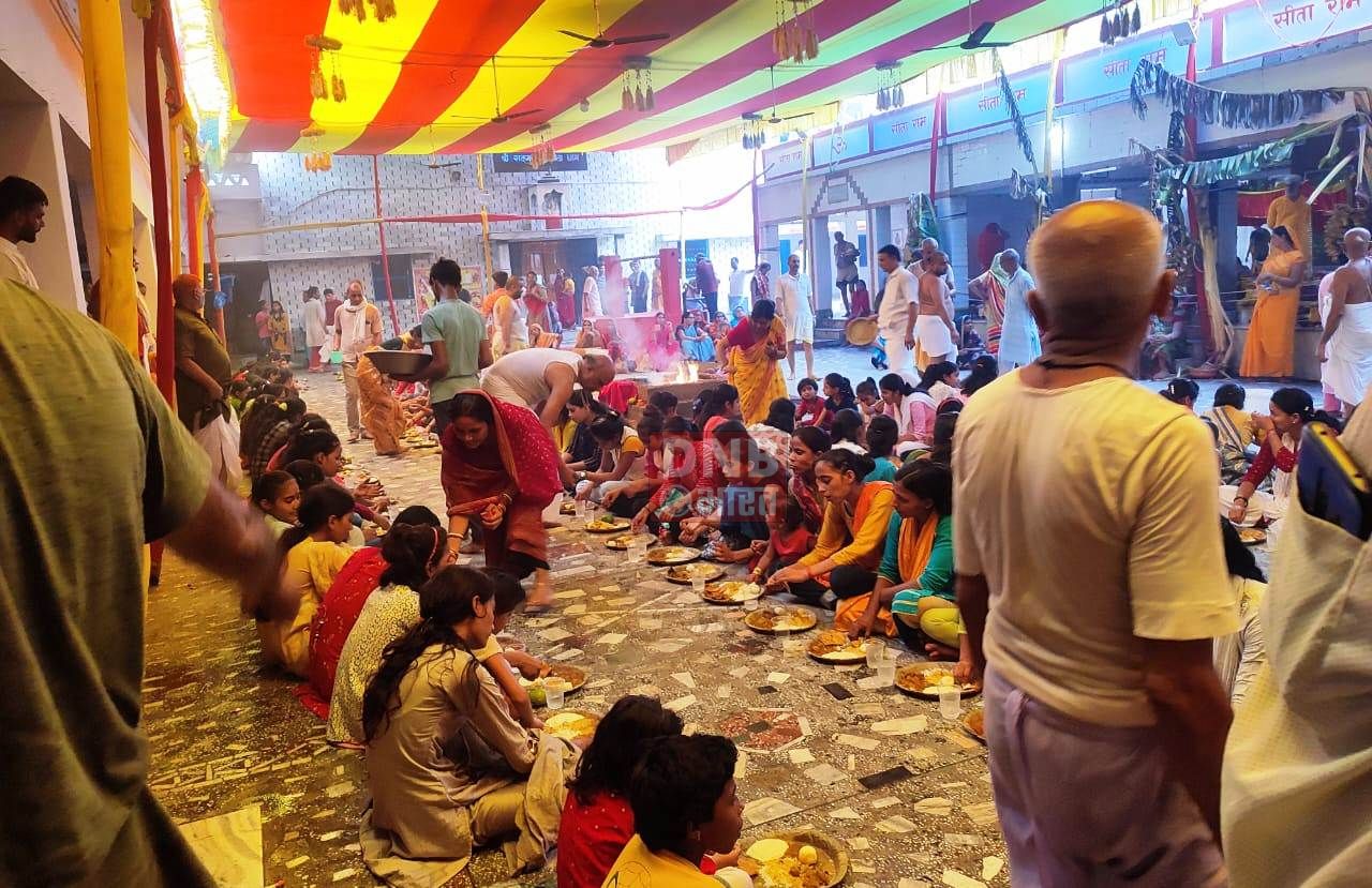 बछवाड़ा के गीताधाम ठाकुरवाड़ी में गुरु पूर्णिमा पर संतों का लिया आशीर्वाद,दिन भर मंदिरों में रही भक्तों की भीड़ 3