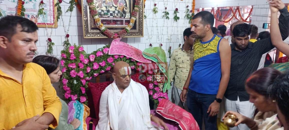 बछवाड़ा के गीताधाम ठाकुरवाड़ी में गुरु पूर्णिमा पर संतों का लिया आशीर्वाद,दिन भर मंदिरों में रही भक्तों की भीड़ 4