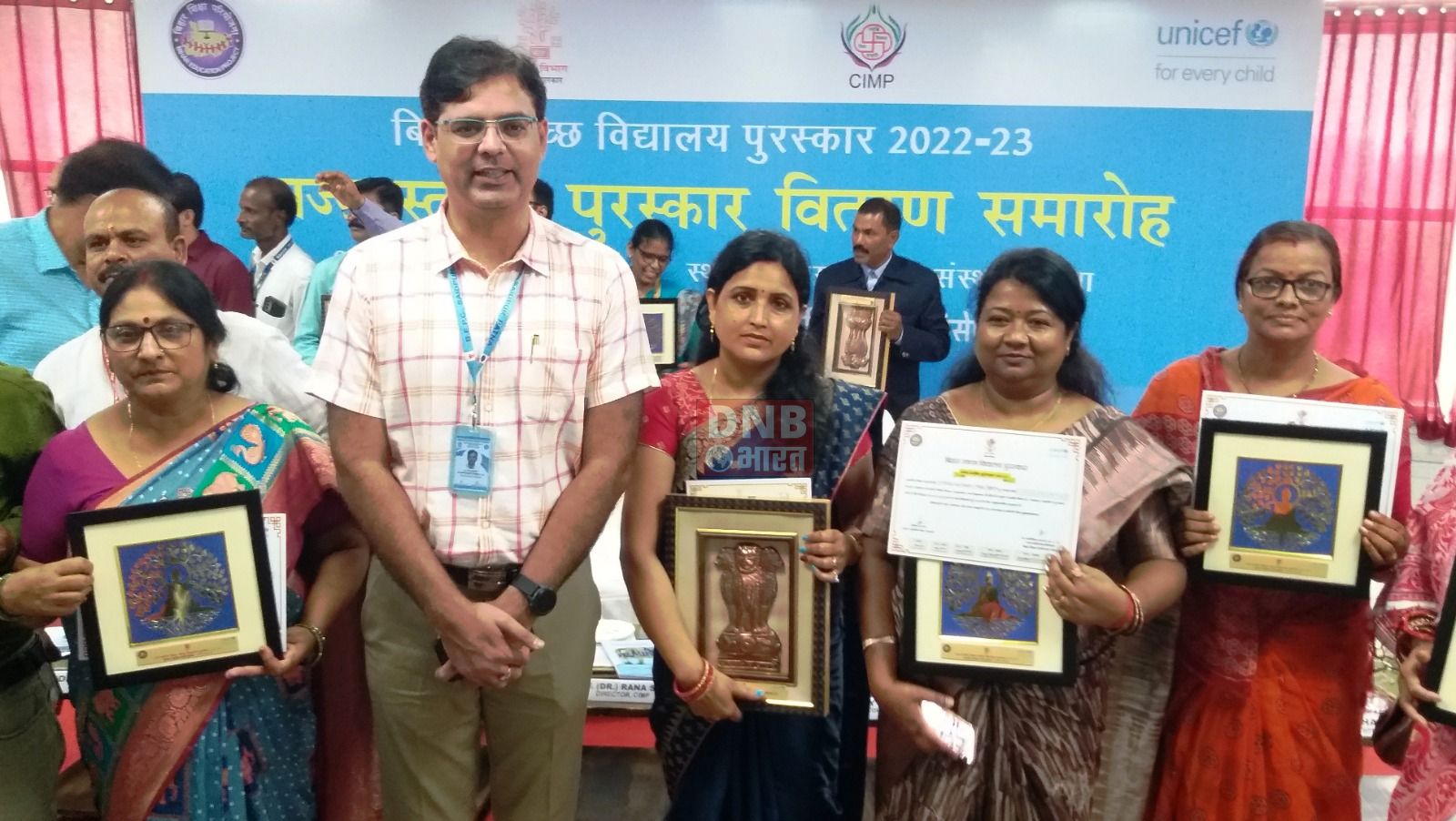 बछवाड़ा प्रखंड के बेगमसराय अनुसूचित विद्यालय को राज्य में दुसरे स्थान के लिए बिहार स्वच्छ विद्यालय पुरस्कार से सम्मानित किये जाने पर इलाके में हर्ष 3