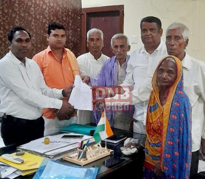 वीरपुर पर्रा उत्क्रमित मध्य विद्यालय मुख्य सड़क पर जलजमाव बनी परेशानी का सबब 2