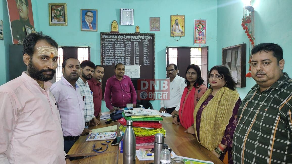 उत्क्रमित उच्चतर माध्यमिक विद्यालय गौरा में तेघड़ा बीडीओ शिक्षक की भूमिका में आए नजर, छात्र छात्राओं से किए सवाल जबाव 5