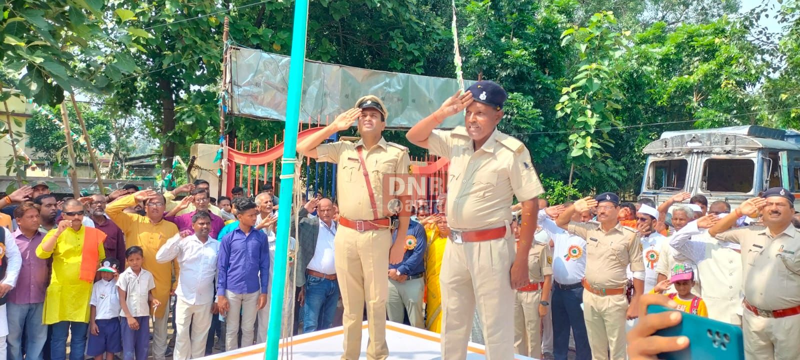 भगवानपुर प्रखण्ड मुख्यालय के सभी कार्यालयों में ससमय हुआ झंडोतोलन 3
