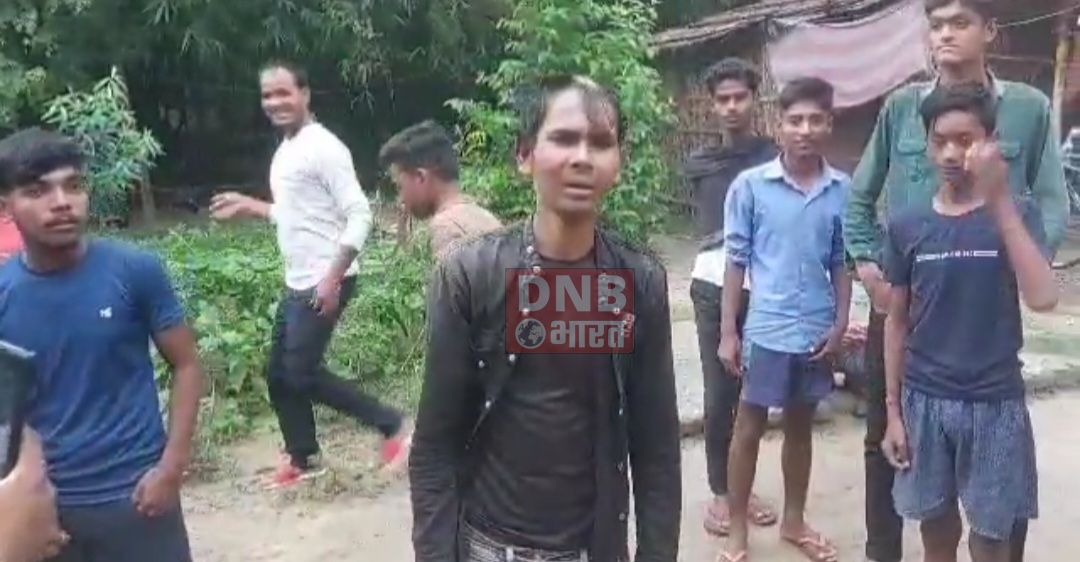 बछवाड़ा थानाक्षेत्र में घर में चोरी करते चोर रंगेहाथों पकड़ाया, ग्रामीणों ने सर मुरवा कर गांव घुमाया 2