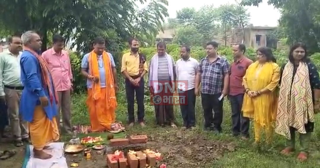 उत्क्रमित उच्चतर माध्यमिक विद्यालय गौरा में इंटर कॉलेज भवन निर्माण को भूमिदाता रूपेश कुमार ने दिया भूमि और किया भूमिपूजन कार्य 3