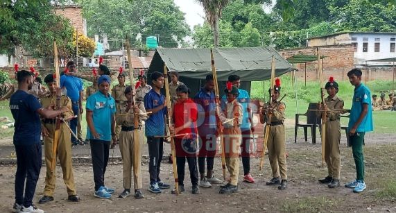 बरौनी एनसीसी कैम्प में गर्ल्स एवं बाॅयज कैडेट्स को सिखाए गए तीरंदाजी के गुर 2
