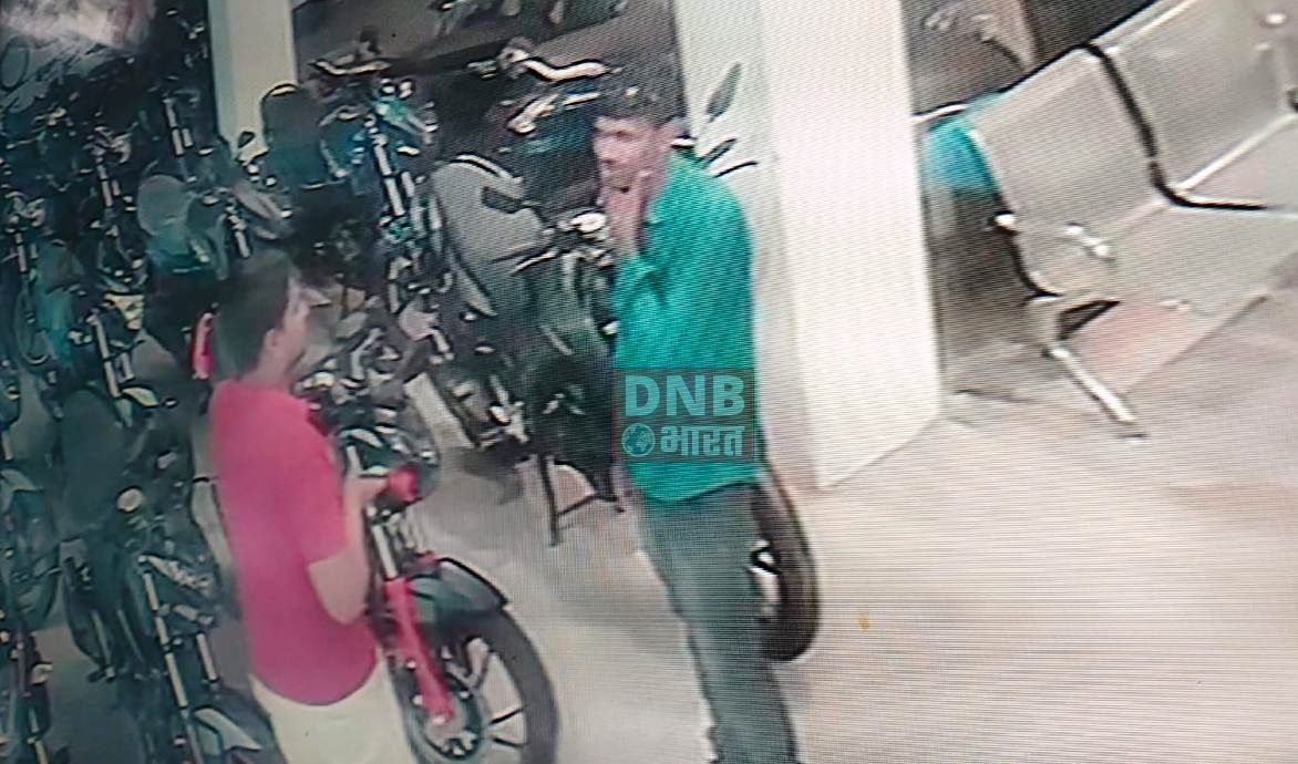 बछवाड़ा के बजाज एजेंसी में पल्सर बाइक खरीदने के बहाने पहुंचा युवक,टेस्ट ड्राइविंग के नाम पर बाइक लेकर हुआ फरार 3