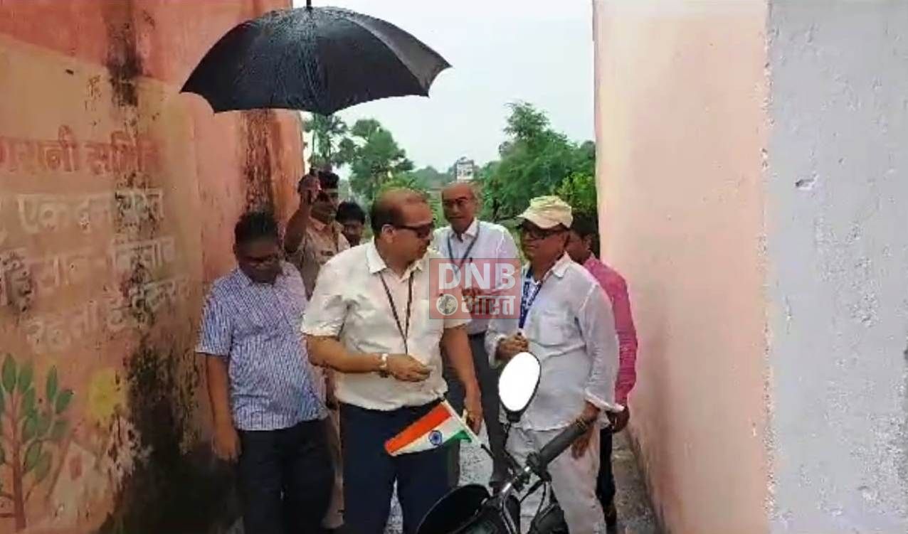 तेज बारिश में नालंदा के स्कुलो का निरीक्षण करने पहुंचें के के पाठक 3