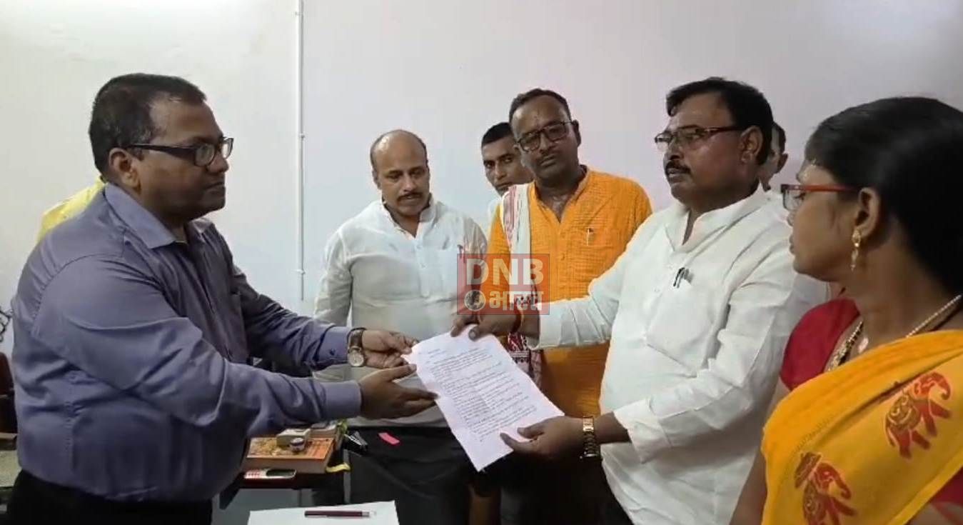 ग्राम पंचायत के अधिकारों में कटौती के खिलाफ 19 सूत्री मांगों को लेकर बिहार प्रदेश मुखिया महासंघ के आह्वान बिहारशरीफ अस्पताल चौक पर मुखिया संघ ने दिया महाधरना 2