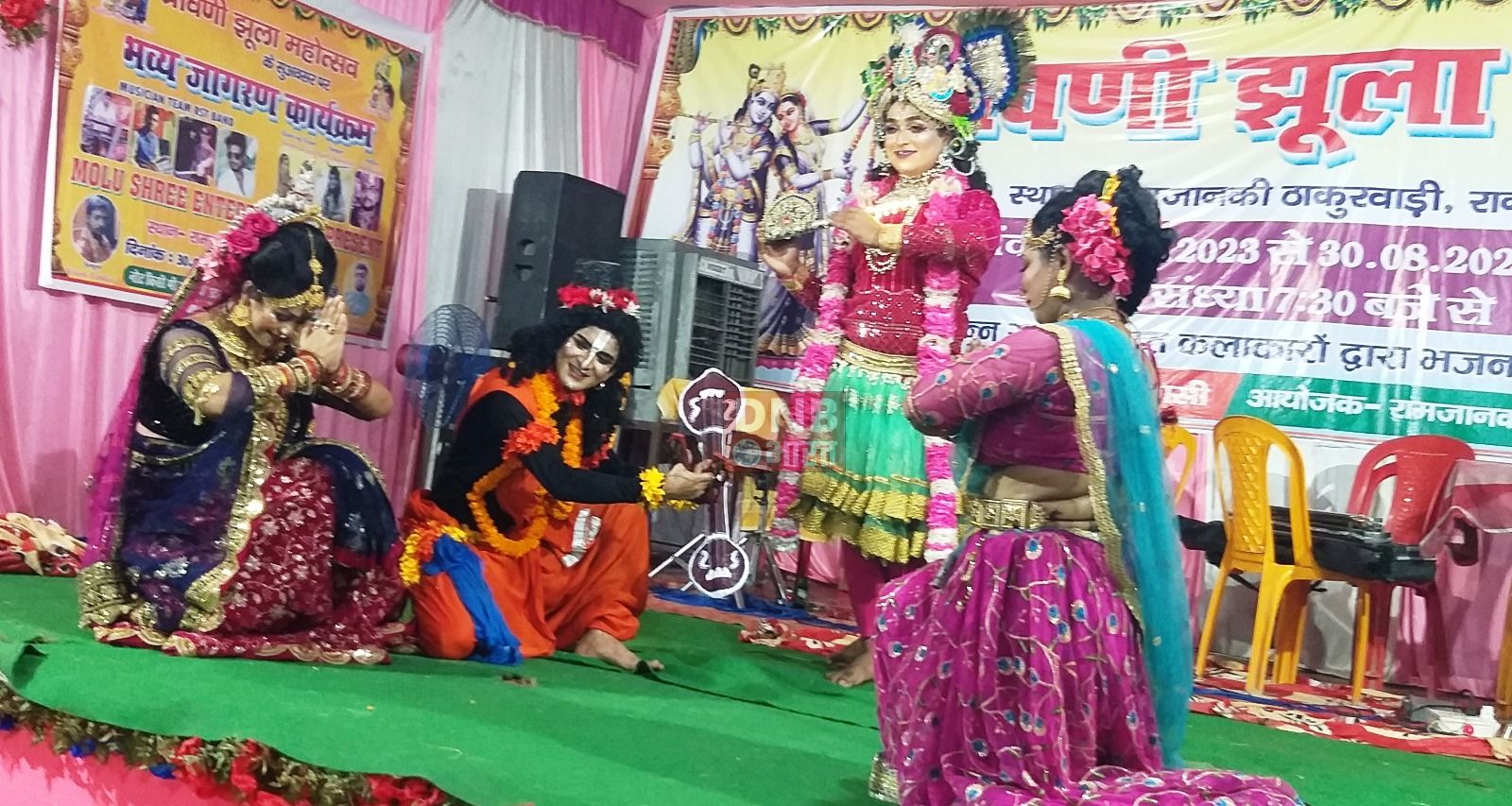 बछवाड़ा प्रखंड के राम जानकी ठाकुरवाड़ी रानी गांव में झुला महोत्सव के अंतिम दिन भजन संध्या कार्यक्रम में भजनों और झांखी की प्रस्तुति देख रात भर झूमते रहे श्रद्धालु 5