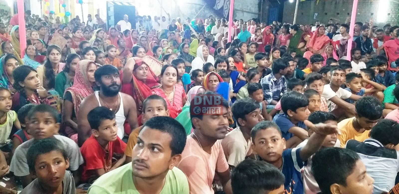 बछवाड़ा प्रखंड के राम जानकी ठाकुरवाड़ी रानी गांव में झुला महोत्सव के अंतिम दिन भजन संध्या कार्यक्रम में भजनों और झांखी की प्रस्तुति देख रात भर झूमते रहे श्रद्धालु 2