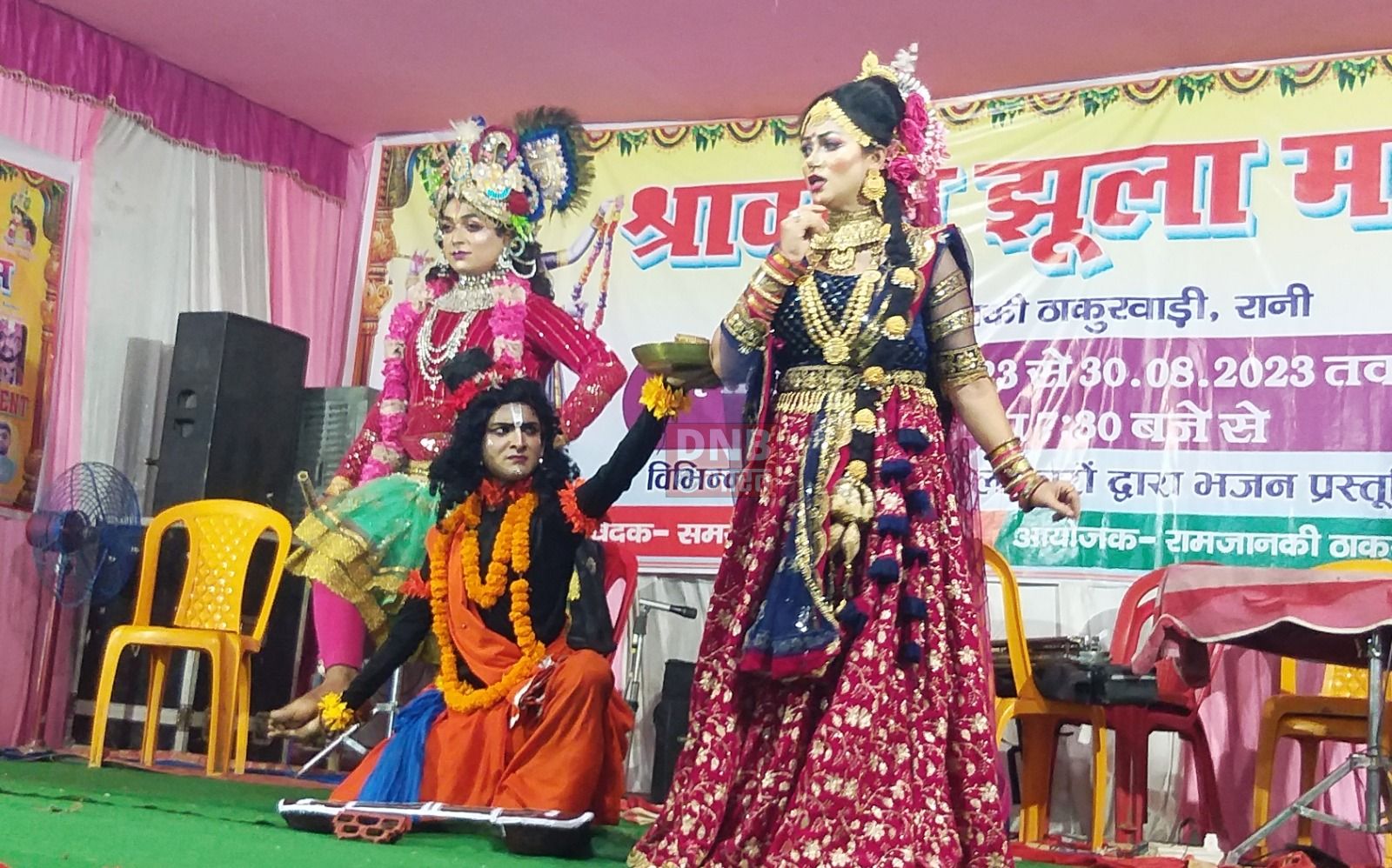 बछवाड़ा प्रखंड के राम जानकी ठाकुरवाड़ी रानी गांव में झुला महोत्सव के अंतिम दिन भजन संध्या कार्यक्रम में भजनों और झांखी की प्रस्तुति देख रात भर झूमते रहे श्रद्धालु 7
