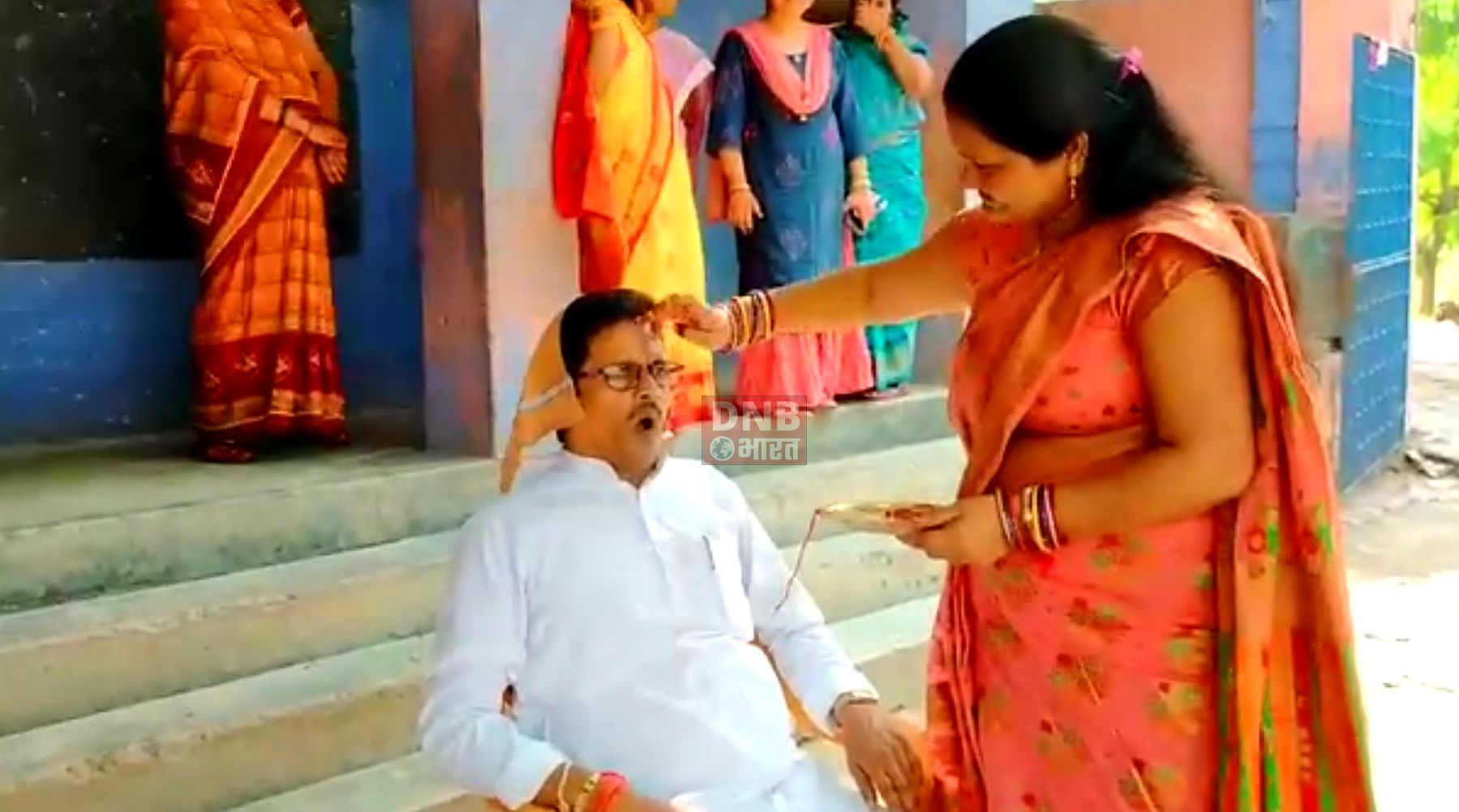 रक्षाबंधन त्योहार पर विद्यालय बंद नहीं होने को लेकर शिक्षकों ने के.के पाठक को सुनाई खड़ी खोटी,वीडियो हुआ वायरल 2