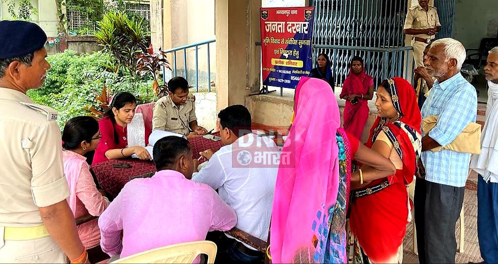 भगवानपुर थाना परिसर के जनता दरबार मे भूमि संबंधी दो मामले का किया गया निष्पादन 2