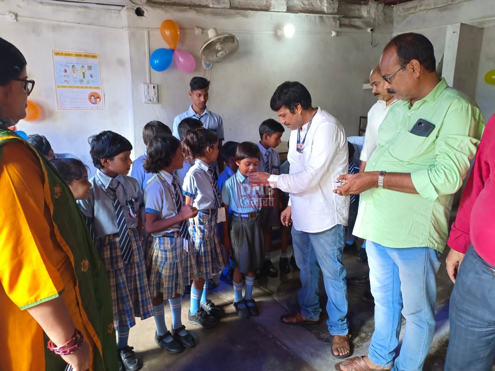 एनडीडी कार्यक्रम के तहत बच्चों को कृमि नाशक दवा खिलाकर किया गया उद्घाटन 3