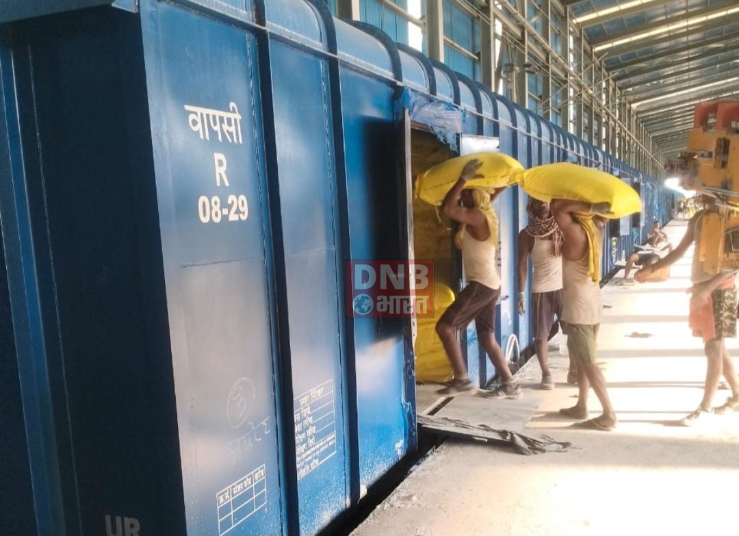 एचयुआरएल बरौनी फर्टिलाइजर से 350 रेक खाद की लोडिंग 2