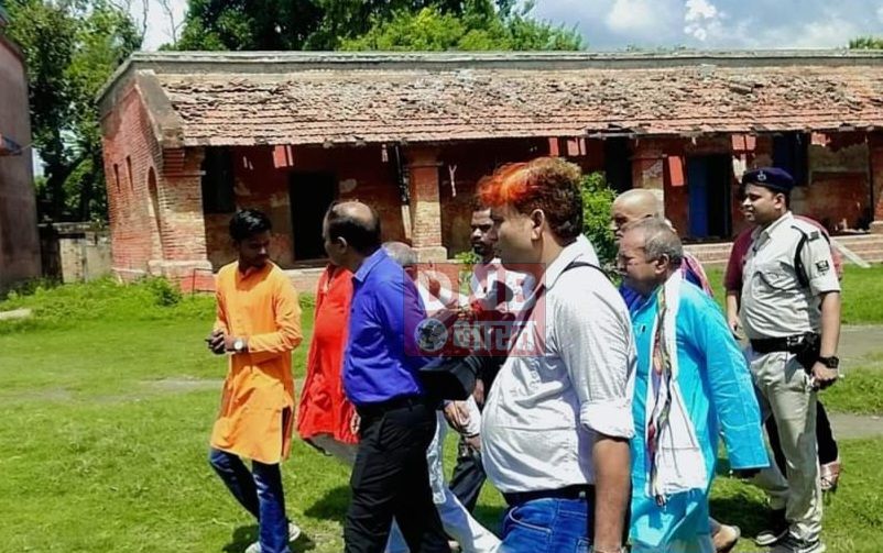 बेगूसराय डीएम ने राष्ट्रकवि दिनकर के प्रारंभिक पाठशाला बारो का किया निरीक्षण, विकास का दिया आश्वासन 2