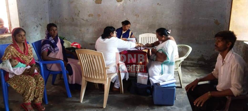मिशन इन्द्र धनुष का उद्घाटन प्रभारी चिकित्सा पदाधिकारी व नगर परिषद सदस्य के द्वारा संयुक्त रुप से किया गया 2