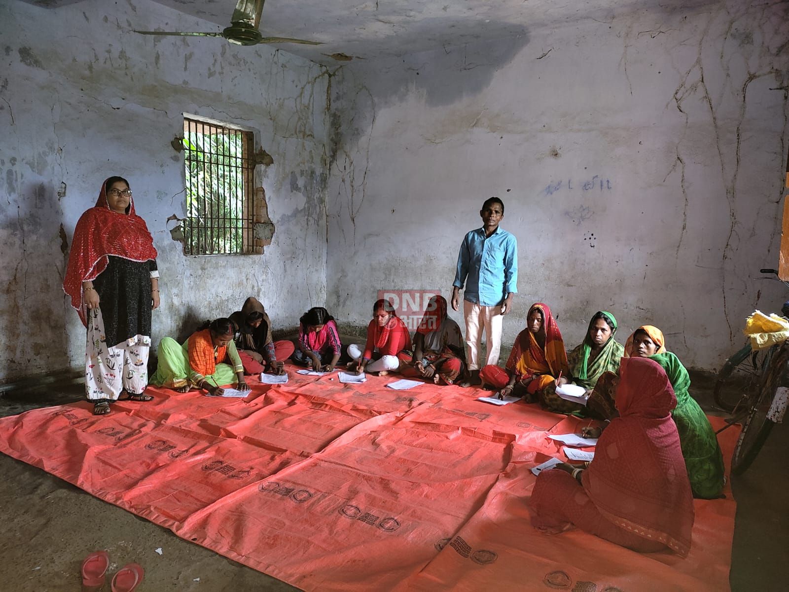 बछवाड़ा प्रखंड में बुनियादी महापरीक्षा में दो सौ अस्सी नव साक्षर महिलाऔ ने लिया भाग 3