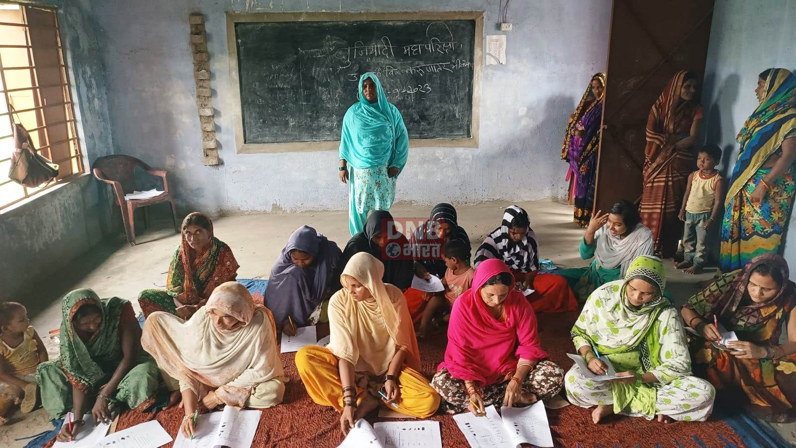 बछवाड़ा प्रखंड में बुनियादी महापरीक्षा में दो सौ अस्सी नव साक्षर महिलाऔ ने लिया भाग 2