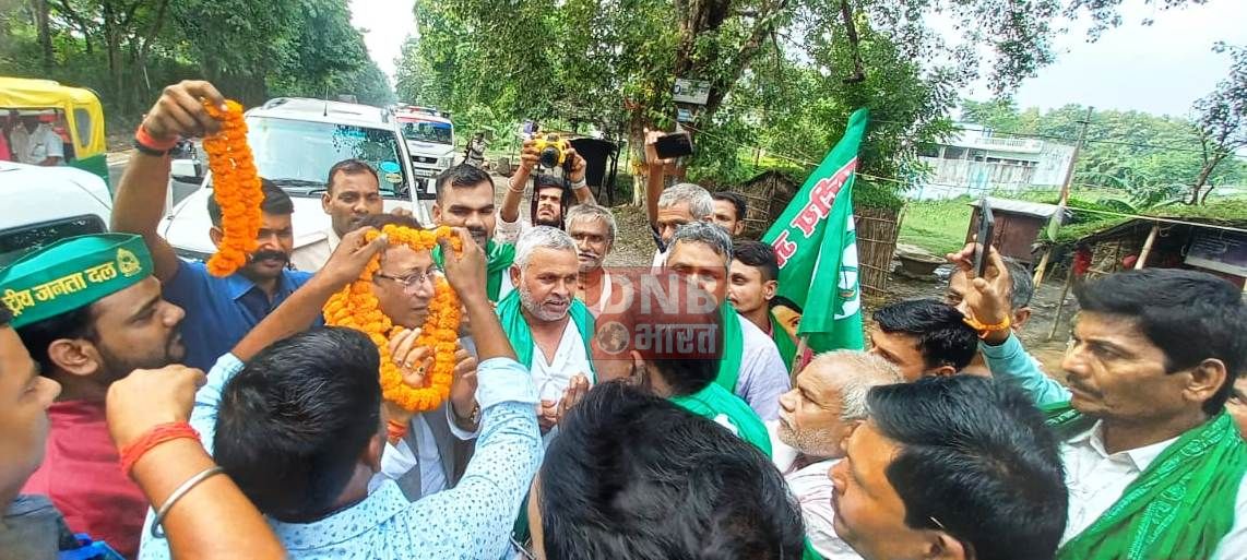 बछवाड़ा में बिहार सरकार के उधोग मंत्री का राजद कार्यकर्ताओ ने किया भव्य स्वागत 3