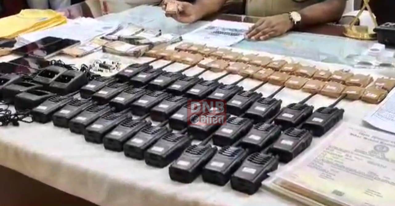 बेगूसराय पुलिस को मिली बड़ी सफलता, एक लाख पंचानवे हजार नगद, तैंतीस पीस वॉकी टॉकी का डिवाइस,सोलह पीस ब्लूटूथ,एक पीस पेनड्राइव एवं छह मोबाइल समेत पांच मुन्ना भाई को किया गिरफ्तार 2