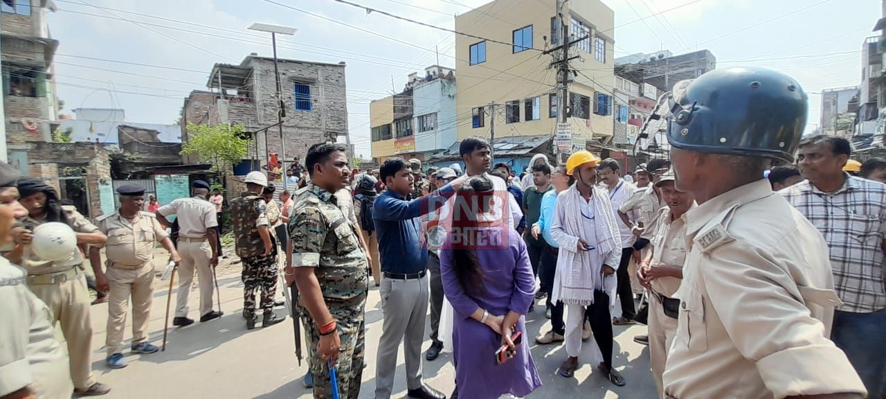तेघड़ा में अतिक्रमण कारियों के मकान पर चला प्रशासन का बुलडोजर 3