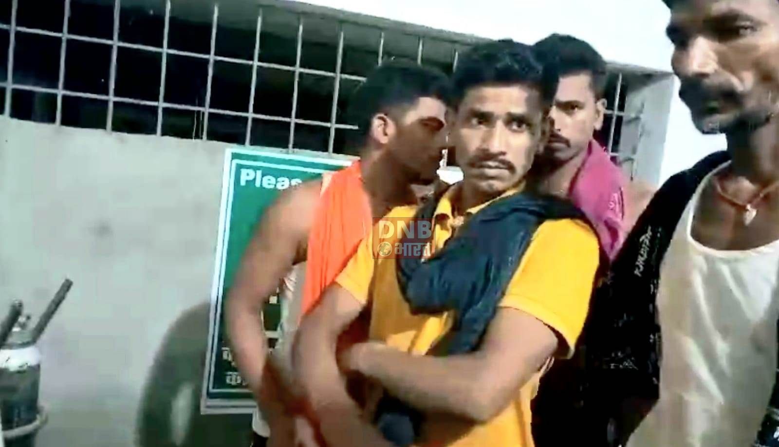 खगड़िया के उसरी चौक पर अपराधियों द्वारा की गयी गोलीबारी में एक व्यक्ति की मौत,पुलिस ने दो अपराधी गिरफ्तार 3