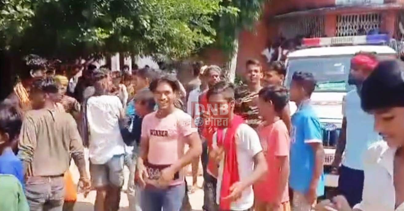 बेगूसराय में प्रधानाध्यापक पर लगा छात्रा के साथ छेड़खानी का आरोप,आक्रोशित ग्रामीणों ने विद्यालय में तालाबंदी कर जमकर किया हंगामा 4
