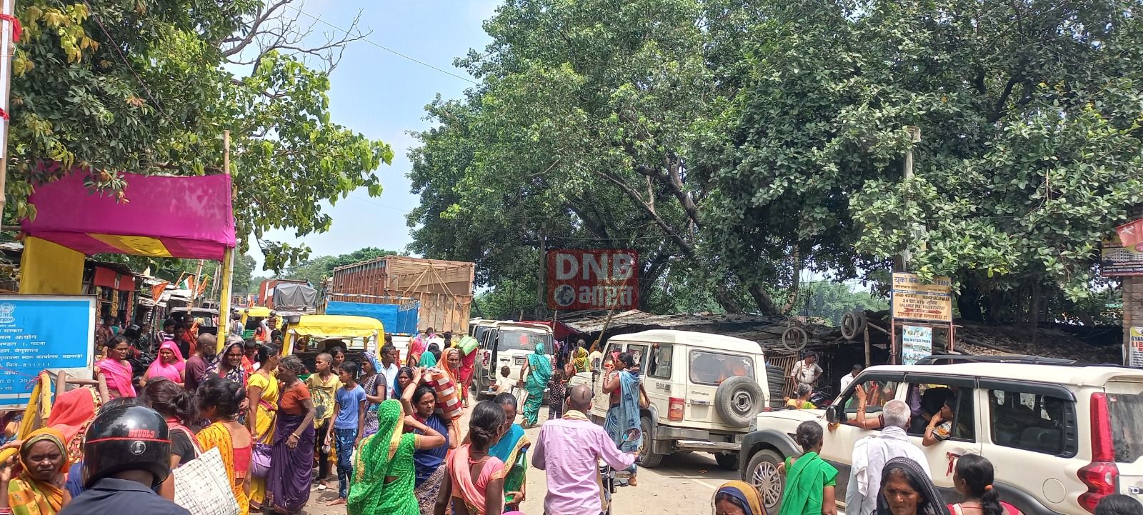 नवरात्र: दुर्गा पूजा कलश स्थापना को लेकर झमटिया गंगा घाट पर स्नान के लिए उमड़ी श्रद्धालुओ की भीड़ 4