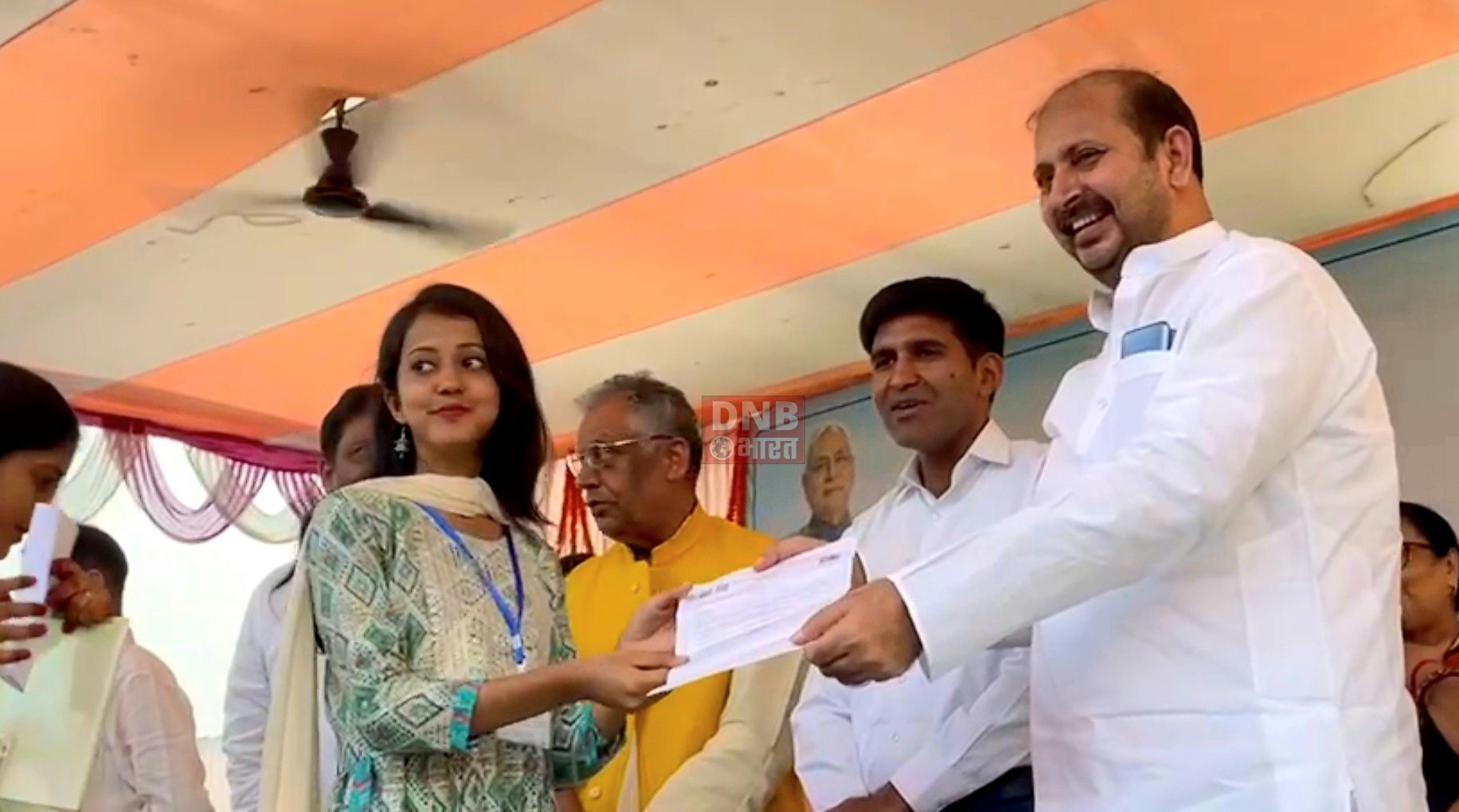 समस्तीपुर में सैकड़ो नव नियुक्त शिक्षकों को दिया गया नियुक्ति पत्र,शिक्षकों ने बिहार सरकार को दी बधाई  5