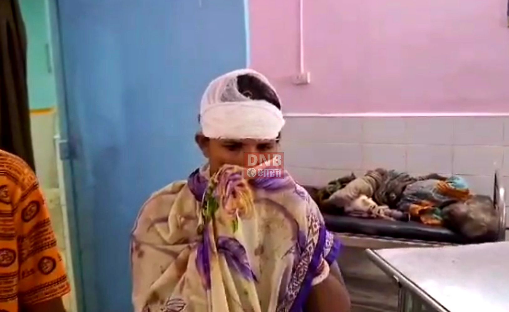 बेगूसराय में जमीनी विवाद में एक ही पक्ष के दो महिलाएं समेंत तीन लोग गंभीर रूप से घायल,सदर अस्पताल में चल रहा है इलाज 3