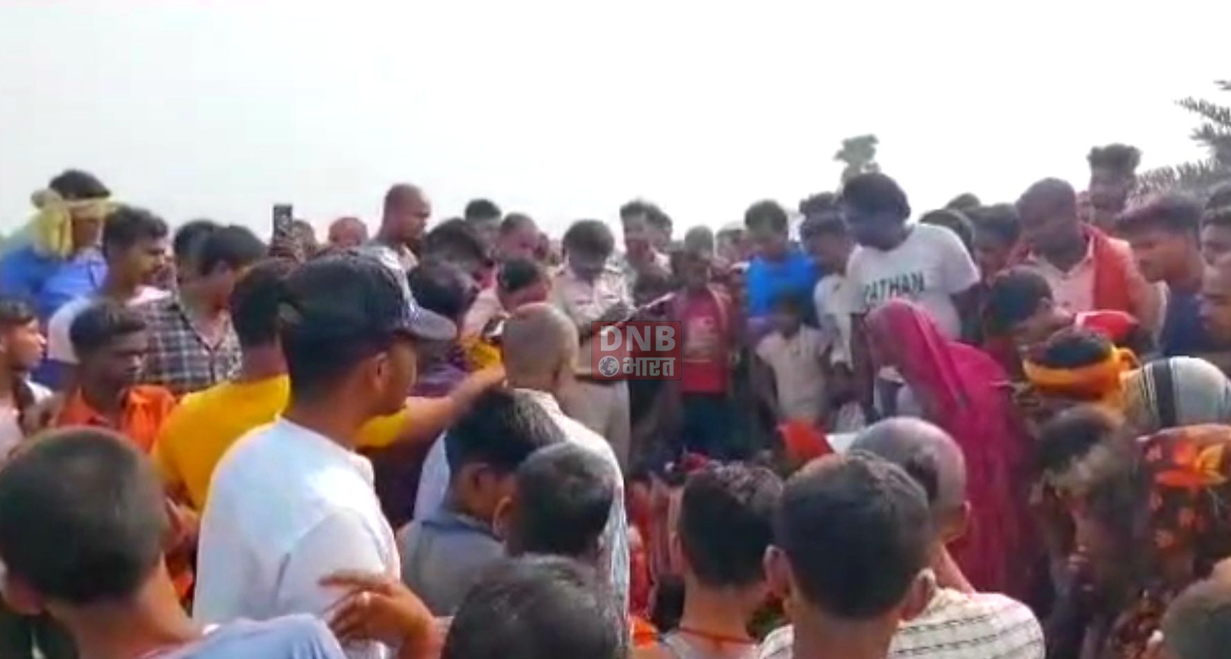 बेगूसराय में ताश खेलने के विवाद में धारदार हथियार से एक व्यक्ति की गला रेत कर हत्या,इलाके में मचा हड़कंप 2