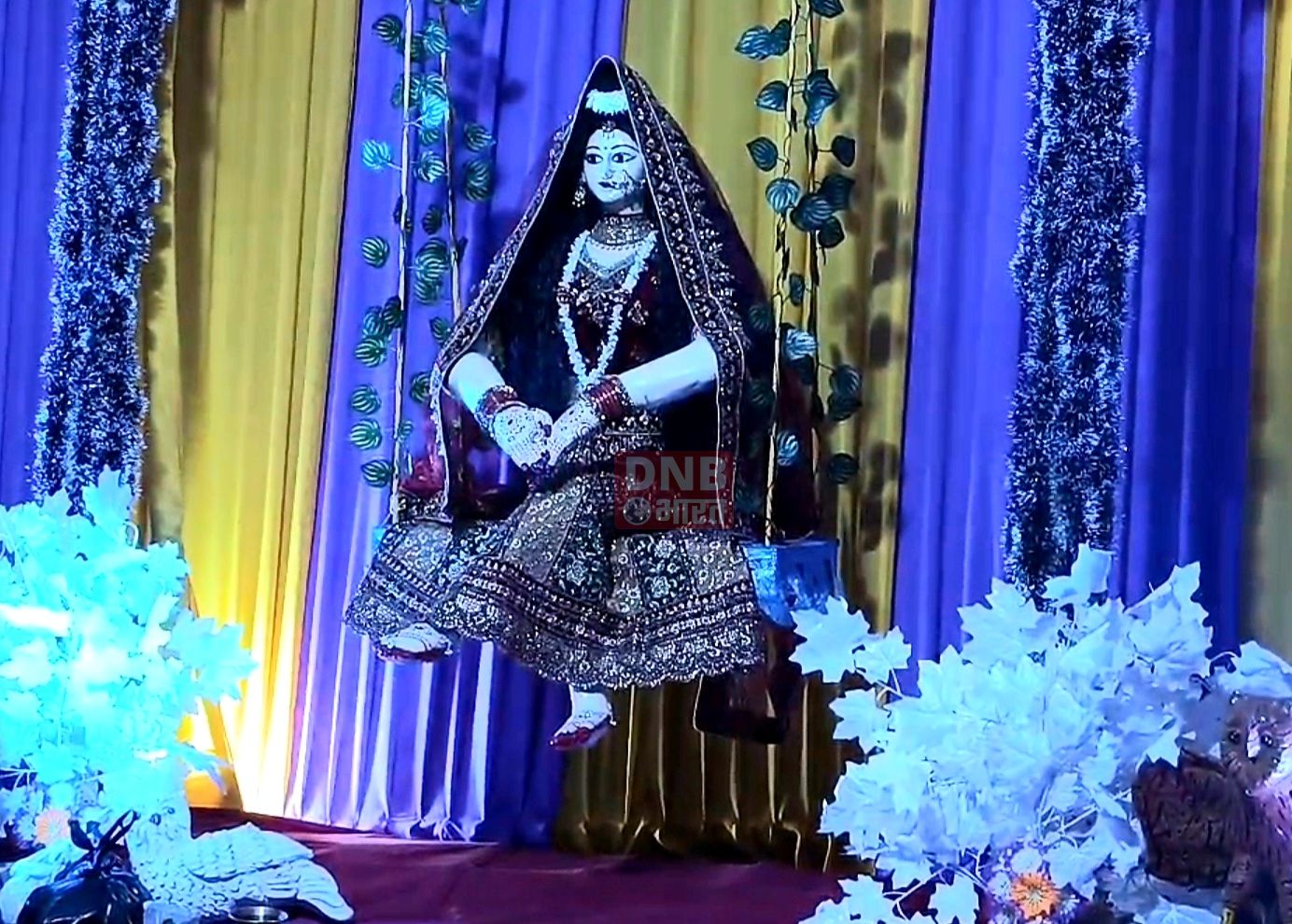 दीपावली को लेकर हर जगह दिखा खुशनुमा माहौल,हर घर मिट्टी के दीए और जगमग इलेक्ट्रिक लाइट से पूरा शहर जगमग हो उठा 3