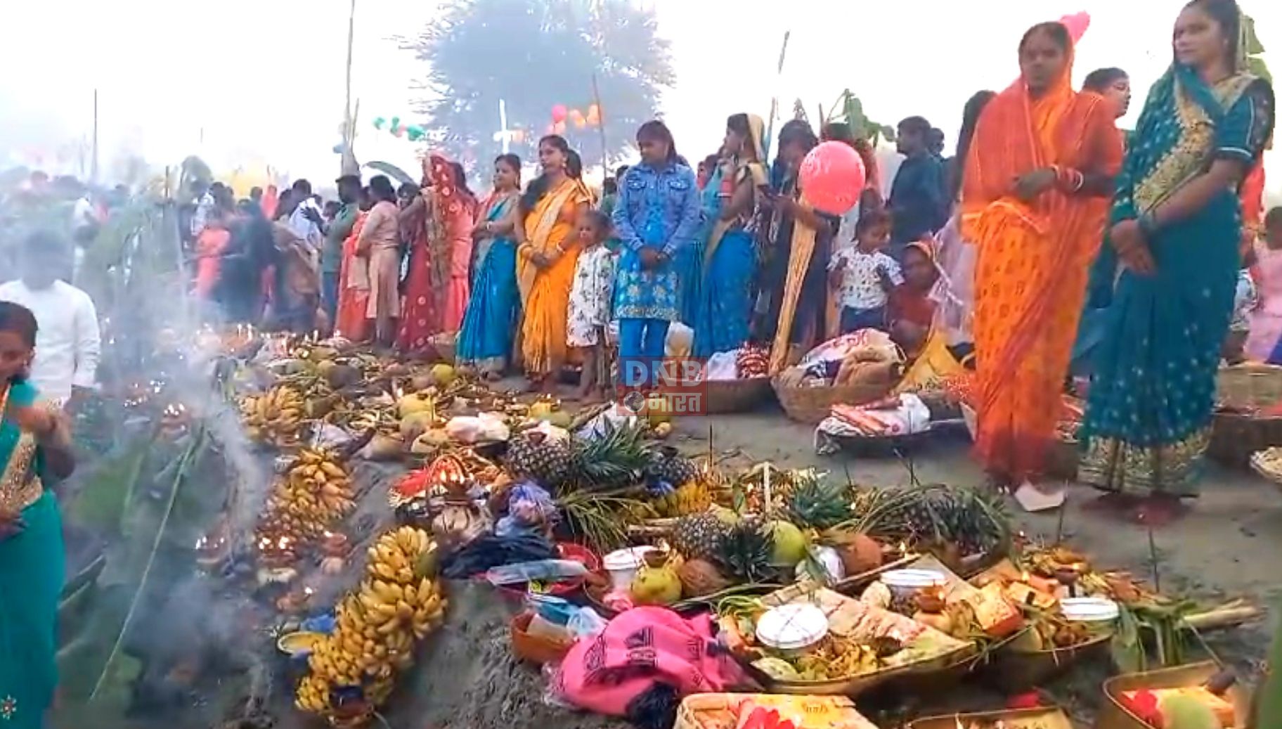 समस्तीपुर:छठ व्रतियों ने दिया उगते सूर्य को अर्ध्य,सम्पन्न हुआ 36 घंटे का निर्जला उपवास, घाटों पर उमड़ी भीड़ 2